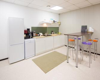 Z Hostel - 伊尔库茨克 - 厨房