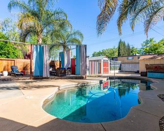 Sutter Midtown 3bd Historic Home w/ Swimming Pool Virtual Tour - 萨克拉门托 - 游泳池