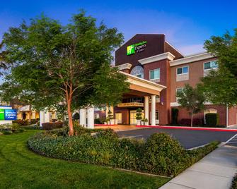 沙加缅度东北加州博览会智选假日套房酒店 - IHG 旗下酒店 - 萨克拉门托 - 建筑