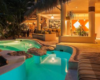 龜島旅館和Spa (只限成人) - 卡门海滩 - 酒吧