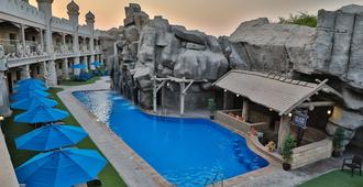 阿联酋公园度假酒店 - 阿布扎比 - 游泳池