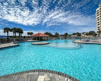 Top Floor Amazing Penthhouse Views 3 Balconys 4br/4b On Intracoastal Waterway - 北默特尔比奇 - 游泳池
