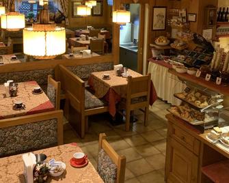 尼弗梅布勒别墅酒店 - 科尔蒂纳丹佩佐 - 餐馆
