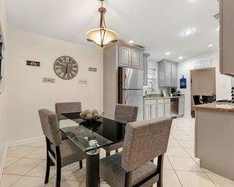 10 minutes from Downtown! Cozy Family Home with Pool - 新奥尔良 - 餐厅