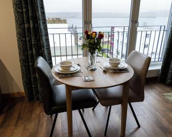 Lerwick Penthouse Apartment - 勒威克 - 餐厅