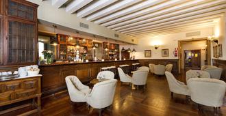 圣地亚哥-天主教皇旅馆 - 圣地亚哥－德孔波斯特拉 - 酒吧