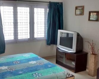 A Comfy Charming independent Air-Conditioned Bungalow - 瓦多达拉(巴罗达) - 睡房