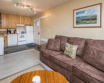 Condo in Big Sky Resort Mountain Village, close to slopes - Hill Condo Studio - 大天空市 - 客厅