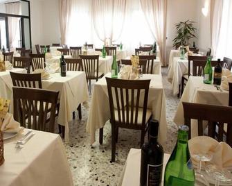 佩鲁济纳酒店 - 基安奇安诺泰尔梅 - 餐馆