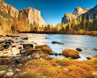 优胜美地谷旅馆 - Yosemite Valley - 海滩