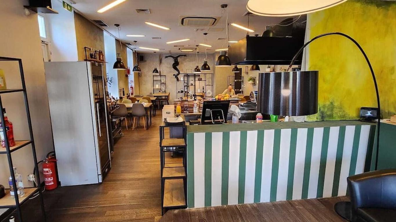 阿姆费提塔酒店