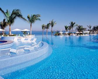 2BR Beachfront Luxury Suite with Ocean View - Best on the resort! - 马萨特兰 - 游泳池
