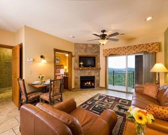 Book Now-Overlooking Gburg Dec.22 To 29 Top Of Mountain Family Sized Condo - 加特林堡 - 客厅