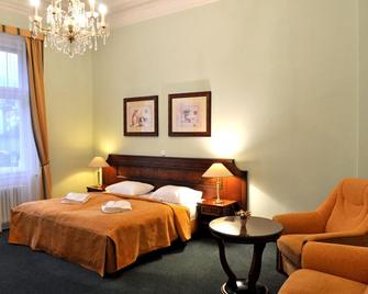 Hotel Ester - 卡罗维发利 - 睡房