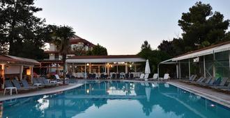 四季酒店 - 塞萨洛尼基 - 游泳池
