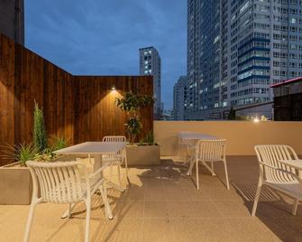 H-avenue Hotel Munhyeon - 釜山 - 阳台