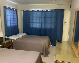 1 Bdr Apt #3 At Ramparts Near Sangster Airport - 蒙特哥贝 - 睡房