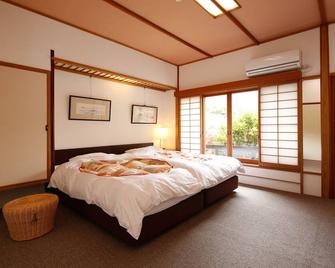 阿尔贝格尤苏拉旅馆 - 汤河原町 - 睡房