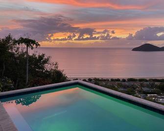 Prettyview Villa at Lambert Beach/Turtle Bay Resort - 罗德城 - 游泳池