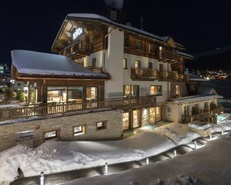 内华达山区木屋 SPA 酒店 - 利维尼奥 - 建筑