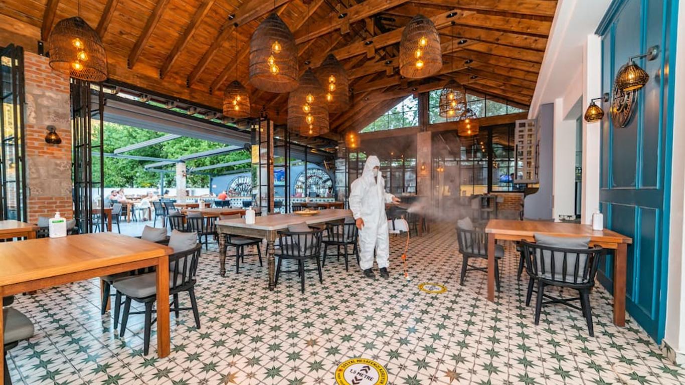 马杰斯酒店