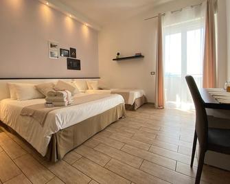 Superior Triple Room Standard Rate - 切法卢 - 睡房