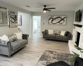 Close to Downtown Town Austin TX - 奥斯汀 - 客厅