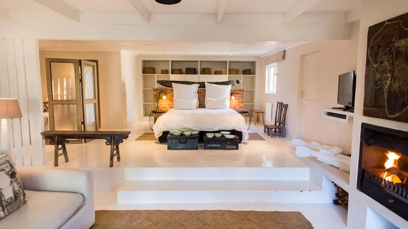 艾米丽月亮河山林小屋