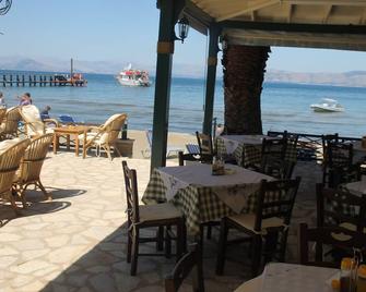 阿克蒂帕尼哈海滩酒店 - Kavos - 餐馆