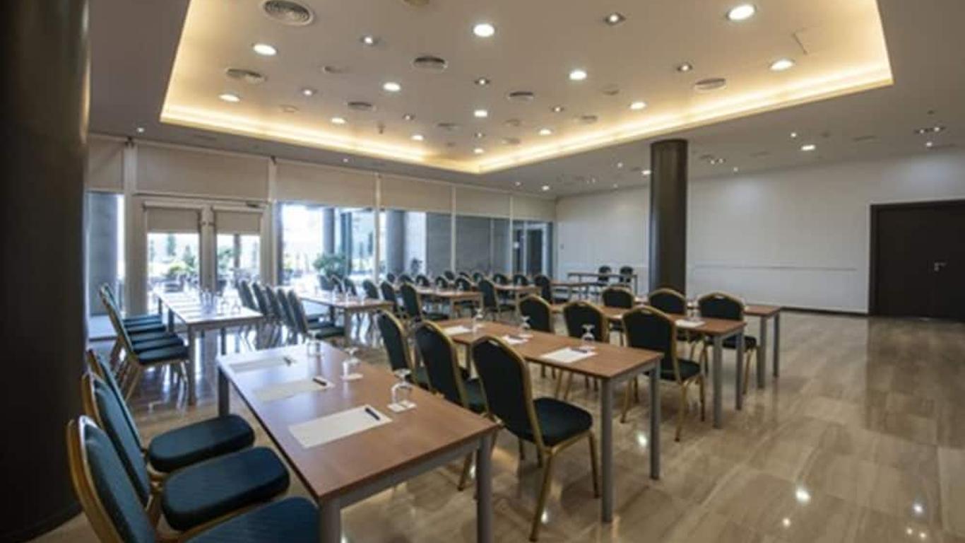 塔拉克公园塔拉戈纳酒店