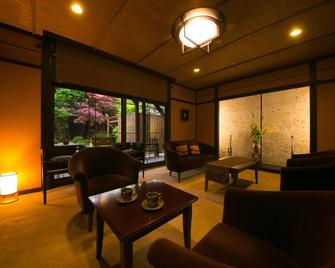 贝特春木旅馆 - 別府市 - 休息厅