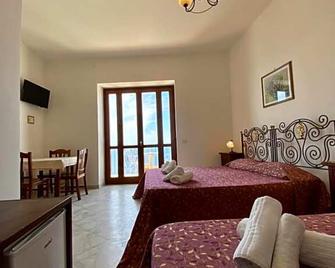 Residenza Porta di Mare - 卡斯特拉巴特 - 睡房