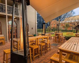 奥兰治公园景观酒店 - 奥兰治 - 露台