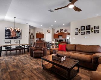 Speakeasy - A Birdy Vacation Rental - 圣安东尼奥 - 客厅