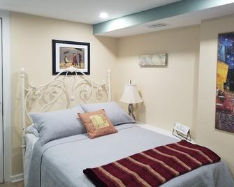 Cozy, comfortable, elegant apartment suite in Northern VA - 福尔斯彻奇 - 睡房