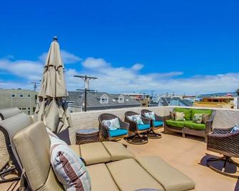 2 Level Townhouse + Sky Deck + Steps to Ocean - 圣地亚哥 - 户外景观