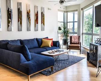 Unique townhome in Denver's best location with rooftop hot tub - 丹佛 - 客厅