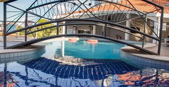 水天堂沃雅酒店 - 博尼图 - 游泳池