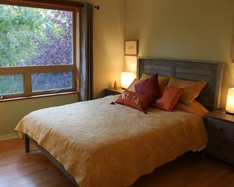 Five Elements Lodge B&B with Outdoor Spa - Fernwood - 睡房