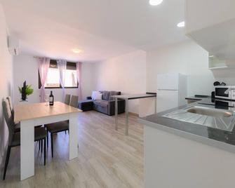For You Rentals Acogedor Apartamento Temporal De Un Dormitorio En Chamartin Mma323b - 马德里 - 餐厅