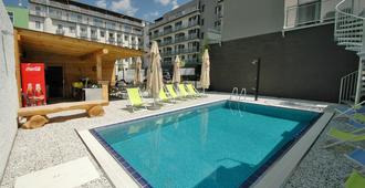 艾菲宫殿酒店 - 布尔诺 - 游泳池