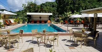 蓝色地平线花园度假酒店 - St. George's - 游泳池
