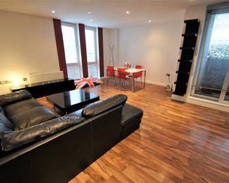 House in Manchester For your holiday - 曼彻斯特 - 客厅