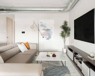 Walk to Gameday - Jefferson Park Condo - Tesoro - 丹佛 - 客厅