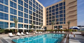 亚斯岛中心酒店 - 阿布扎比 - 游泳池