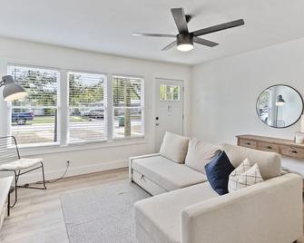 Modern & Cozy Home at the Heart of San Antonio - 圣安东尼奥 - 客厅
