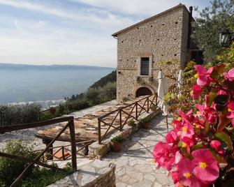 Panoramic Farmhouse In Umbria In Spello. Medieval Residence With Restaurant - 斯佩洛 - 阳台
