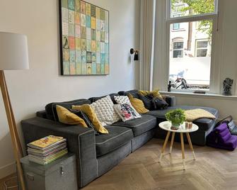 Very nice family home close to Amsterdam and the beach - 哈莱姆 - 客厅