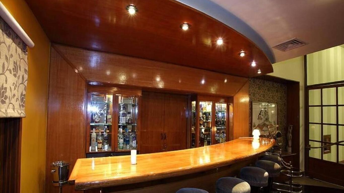 普拉斯玛哈尔酒店