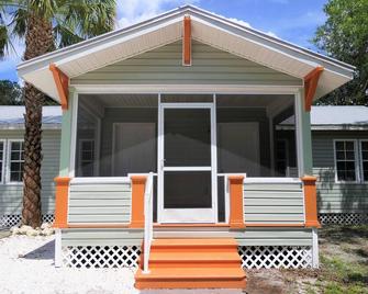 Secure Spring sun and your desired accommodation at TOP PRICES now! - 迈尔斯堡 - 建筑